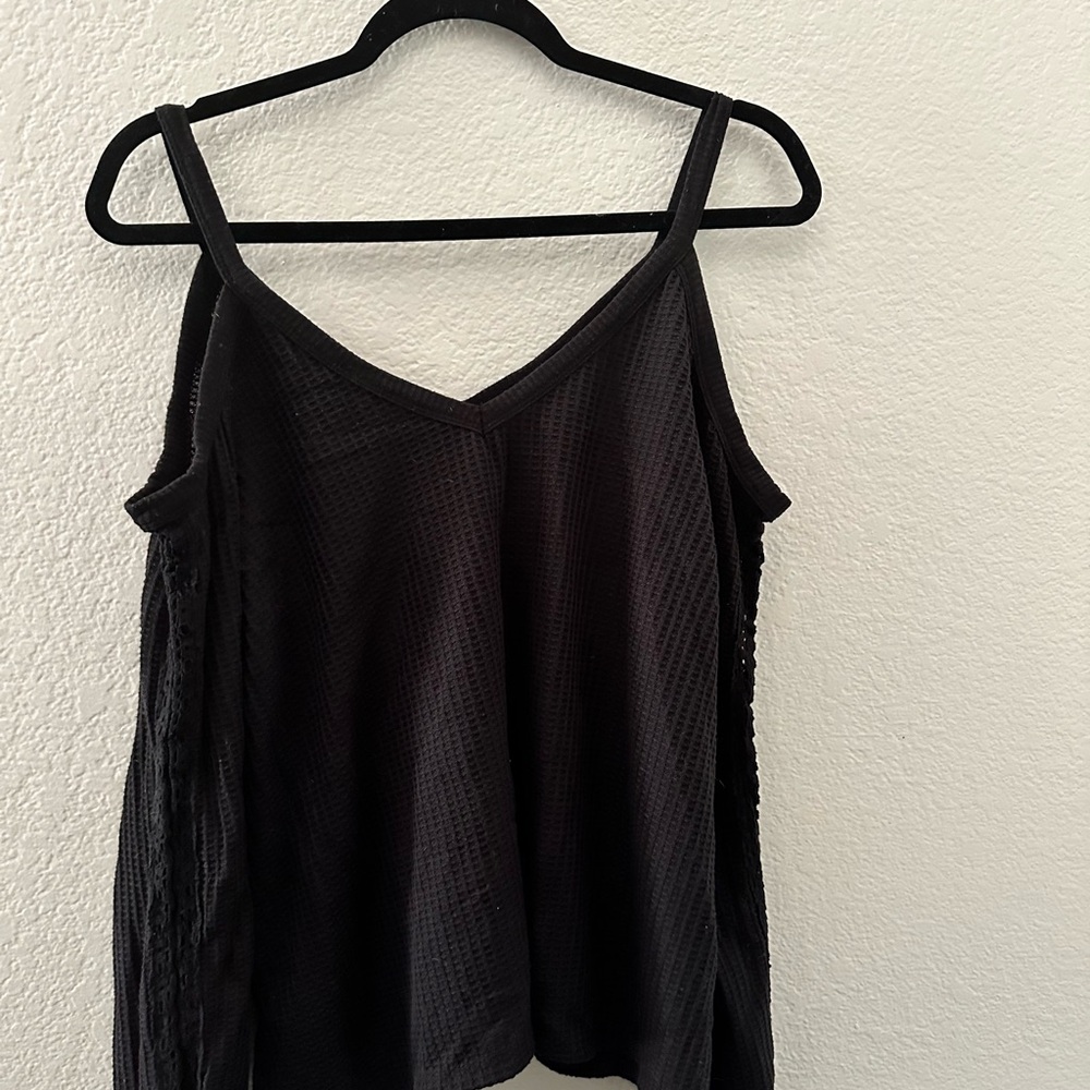 Eyeshadow cold Shoulder waffle knit long sleeve sweater 1X Large. Black